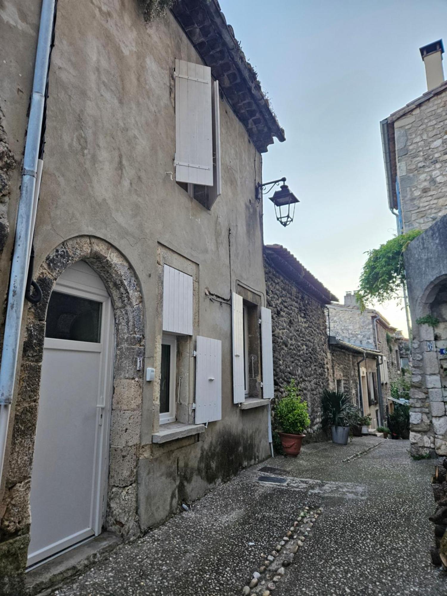 maison de village meublée avec terrasse Donzère Extérieur photo